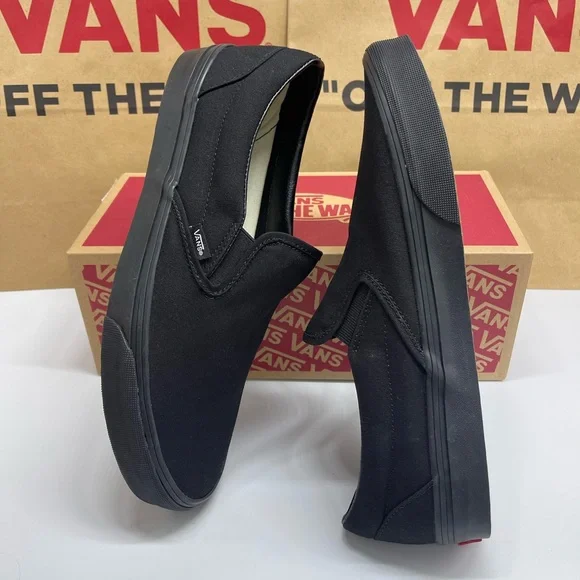 Vans Men's Classic Black Slip-On Sneakers
Black/Black
VN000EYEBKA - Picture 4 of 16